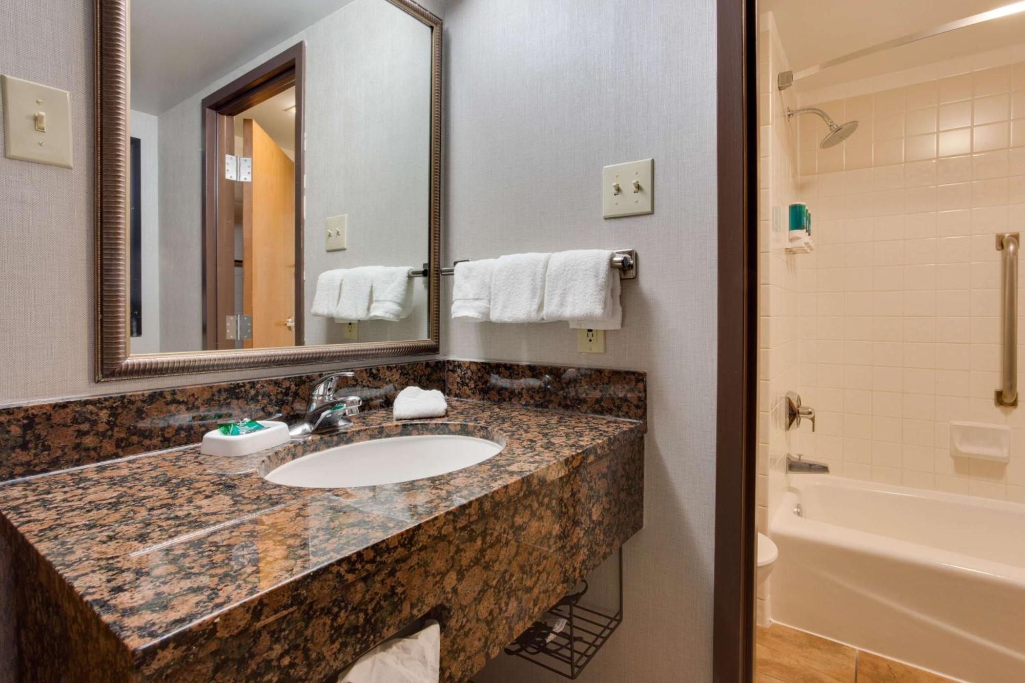 Drury Plaza Hotel San Antonio Airport Екстериор снимка
